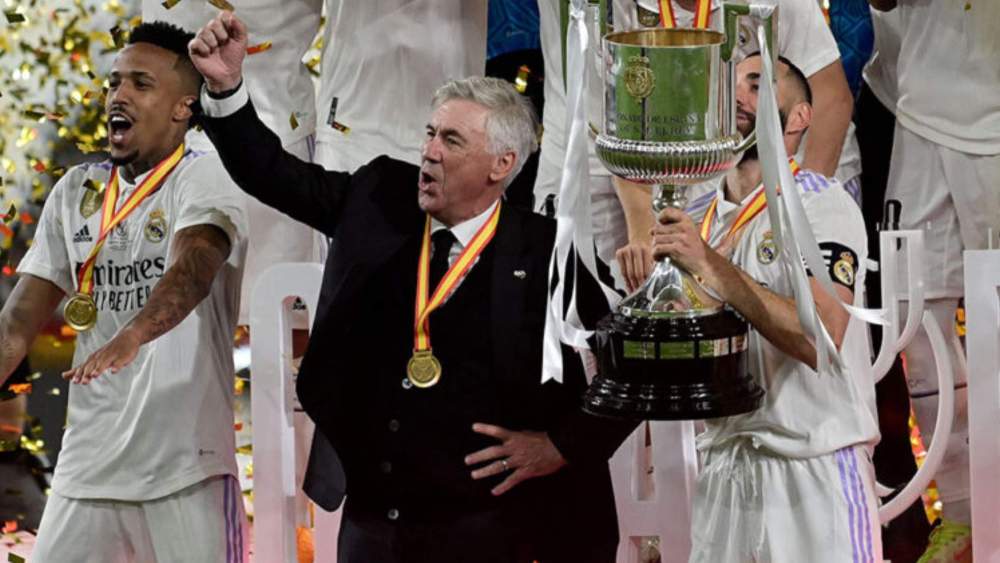 Carlo Ancelotti, festejando la Copa del Rey que se ganó en 2023 en La Cartuja ante Osasuna. Carlo Ancelotti, festejando la Copa del Rey que se ganó en 2023 en La Cartuja ante Osasuna.