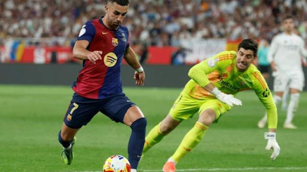 Ferrán Tores marcando gol