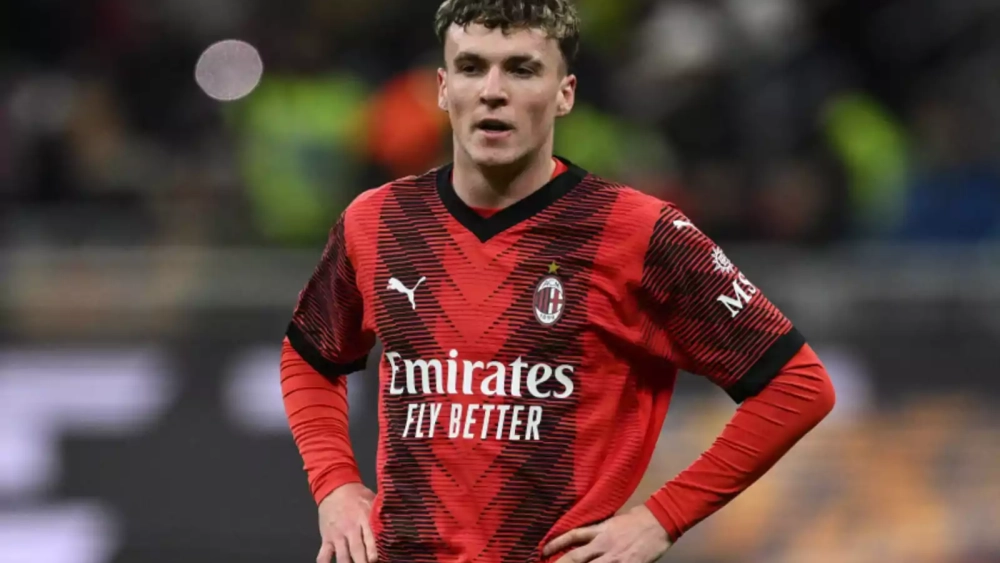 Álex Jiménez en un partido con el Milan