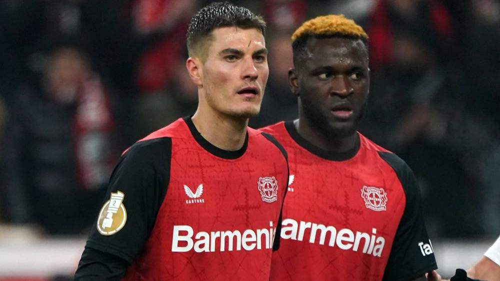 Boniface y Schick jugando en el Leverkusen
