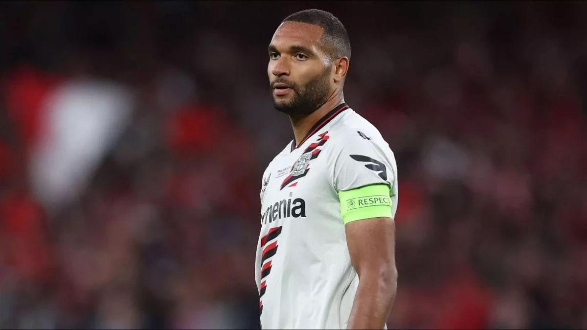 Jonathan Tah durante un partido del Bayer Leverkusen