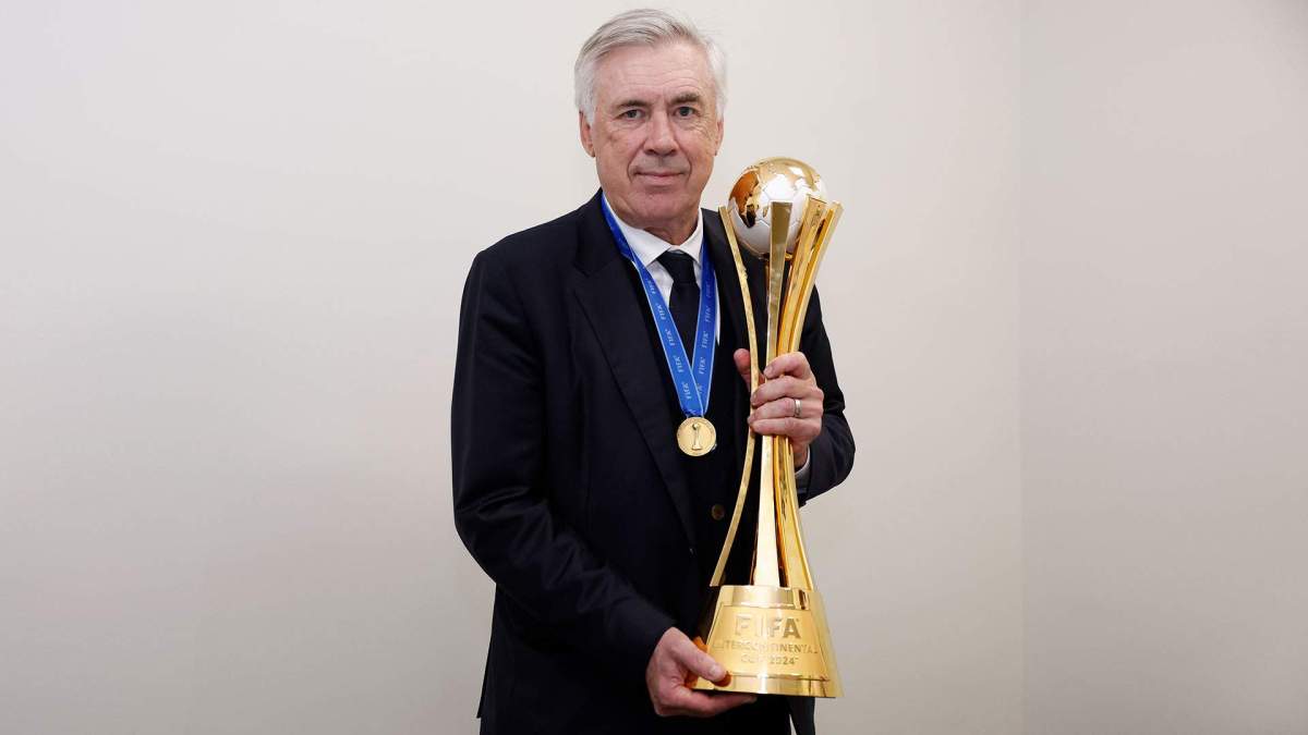 Ancelotti con la Copa Intercontinental