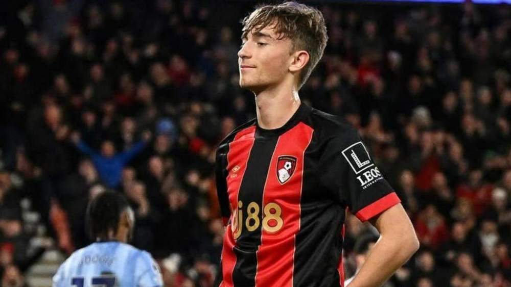 Dean Huijsen durante un partido con el Bournemouth