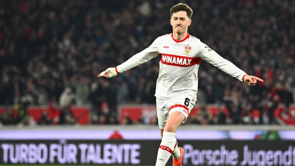 Angelo Stiller durante un partido del Stuttgart esta temporada