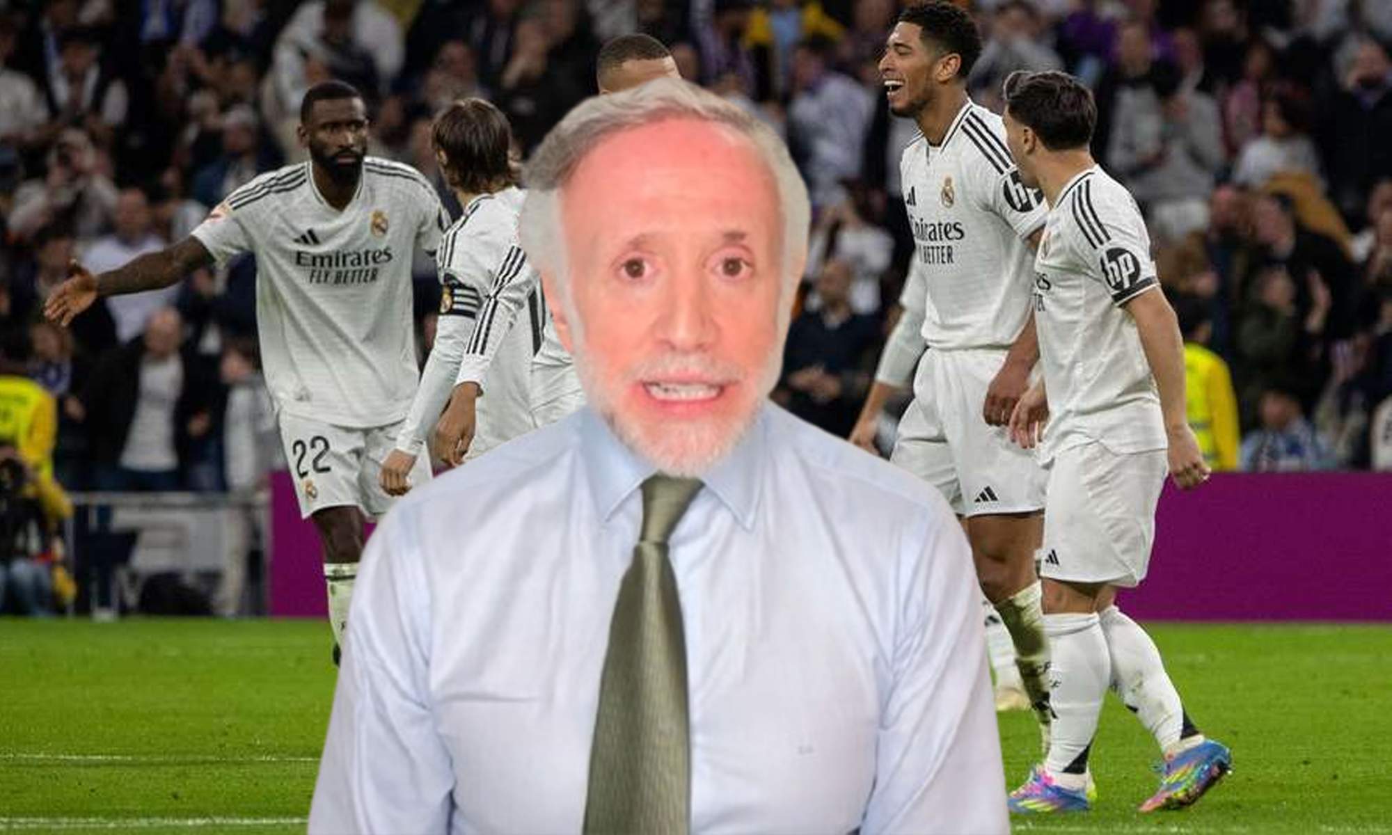 Eduardo Inda y los jugadores del Real Madrid celebrando un gol. 