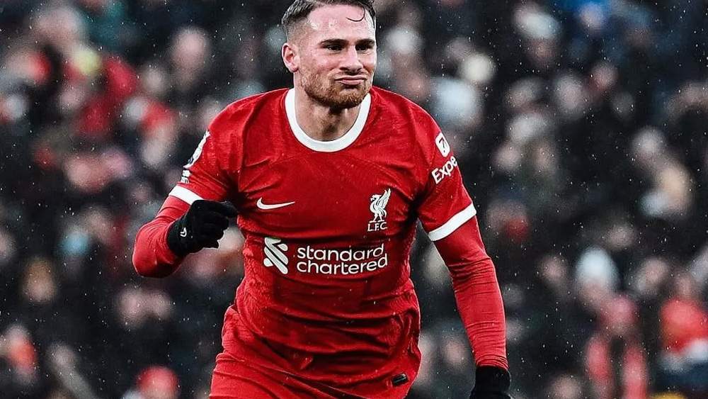 Mac Allister jugando con el Liverpool Mac Allister jugando con el Liverpool