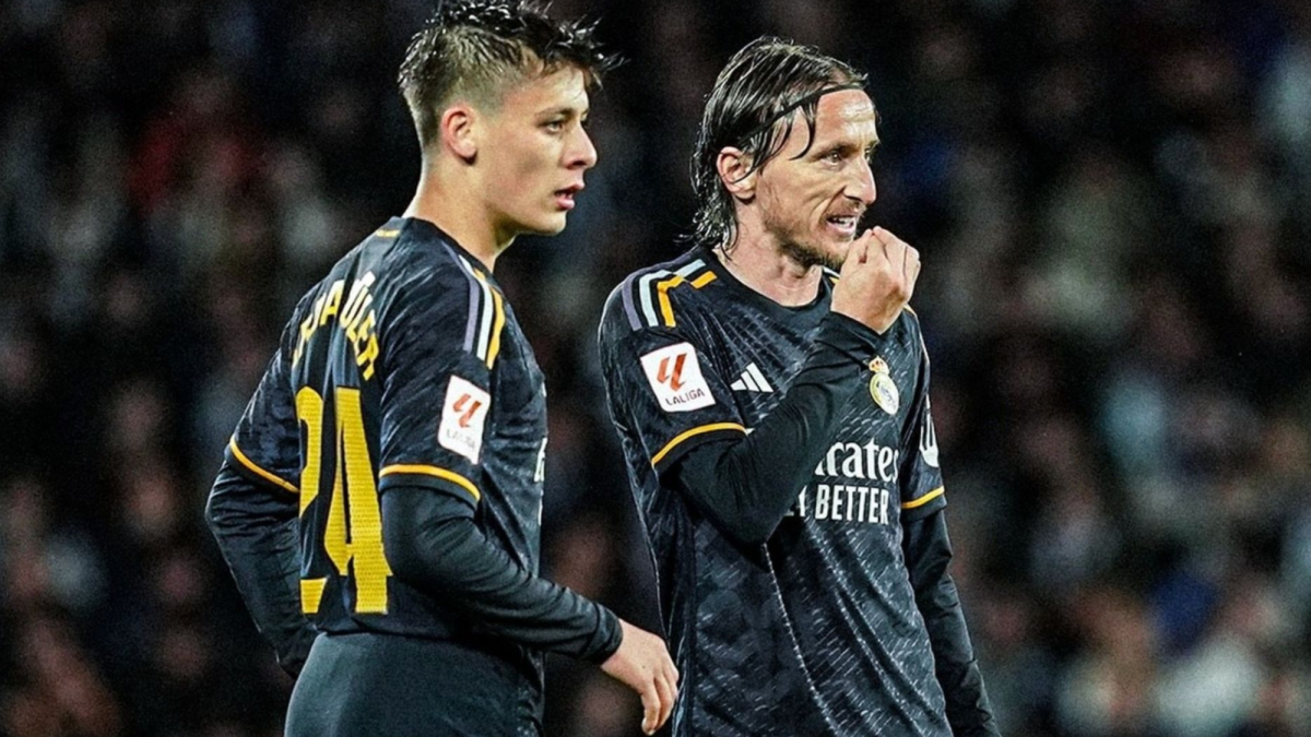 Luka Modric y Arda Güler durante un partido en la temporada 23/24 Luka Modric y Arda Güler durante un partido en la temporada 23/24