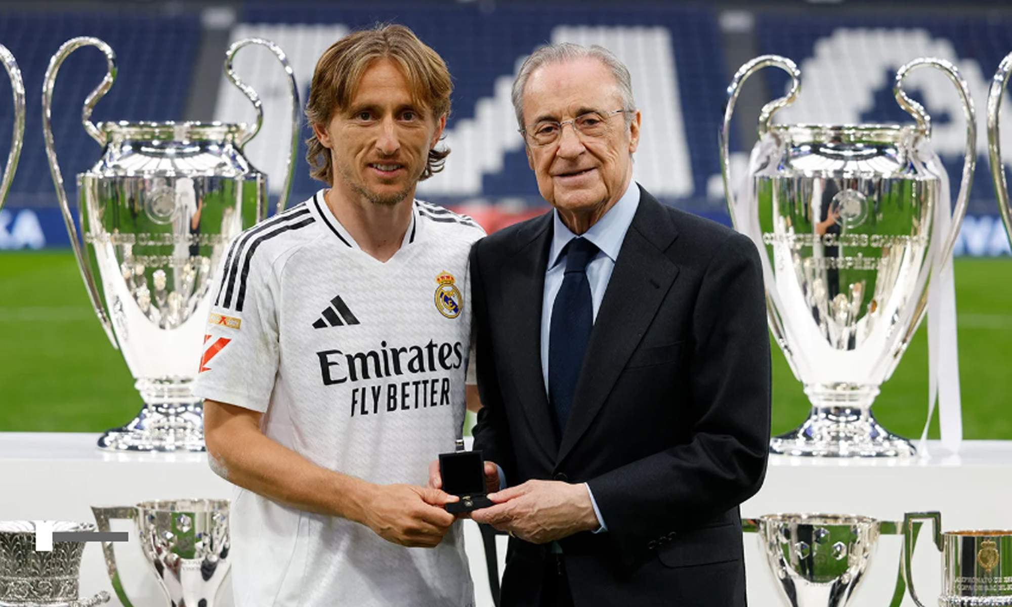 Luka Modric y Florentino Pérez en el Santiago Bernabéu.