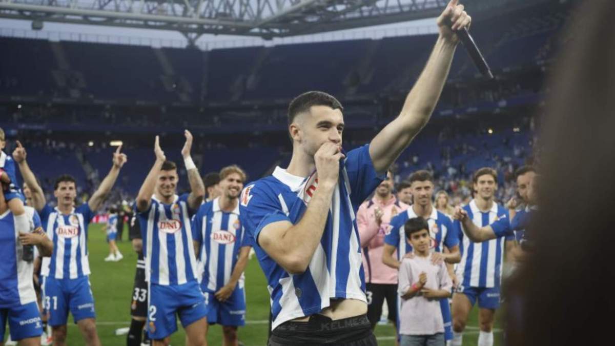 Joan García celebrando la permanencia del RCD Espanyol