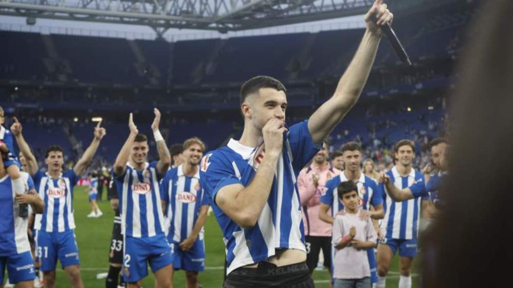 Joan García celebrando la permanencia del RCD Espanyol Joan García celebrando la permanencia del RCD Espanyol