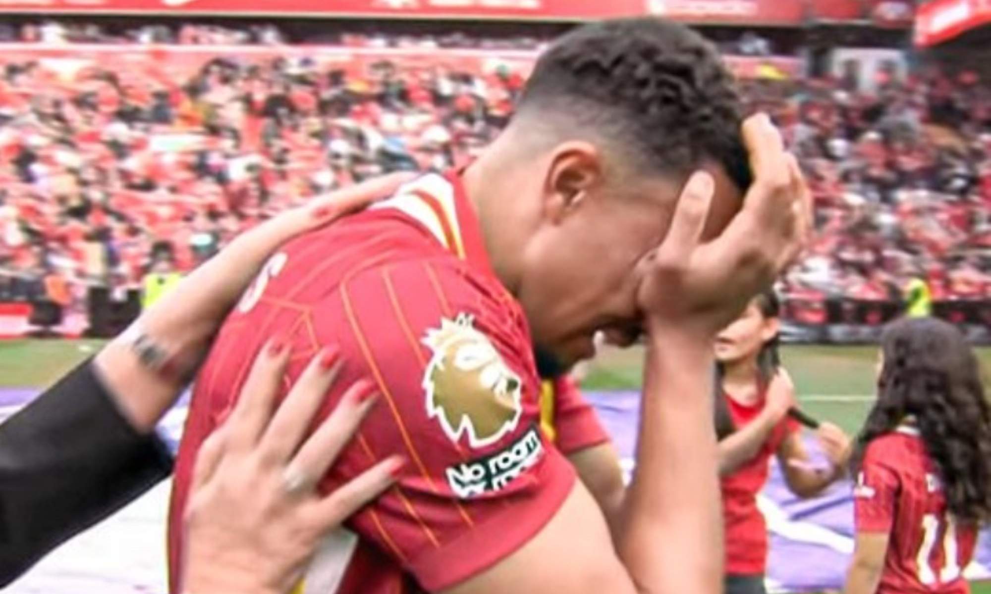Trent Alexander-Arnold no ha aguantado la emoción y se ha roto a llorar en su 'adiós' de Anfield; su fichaje por el Real Madrid es ya una cuestión de tiempo.