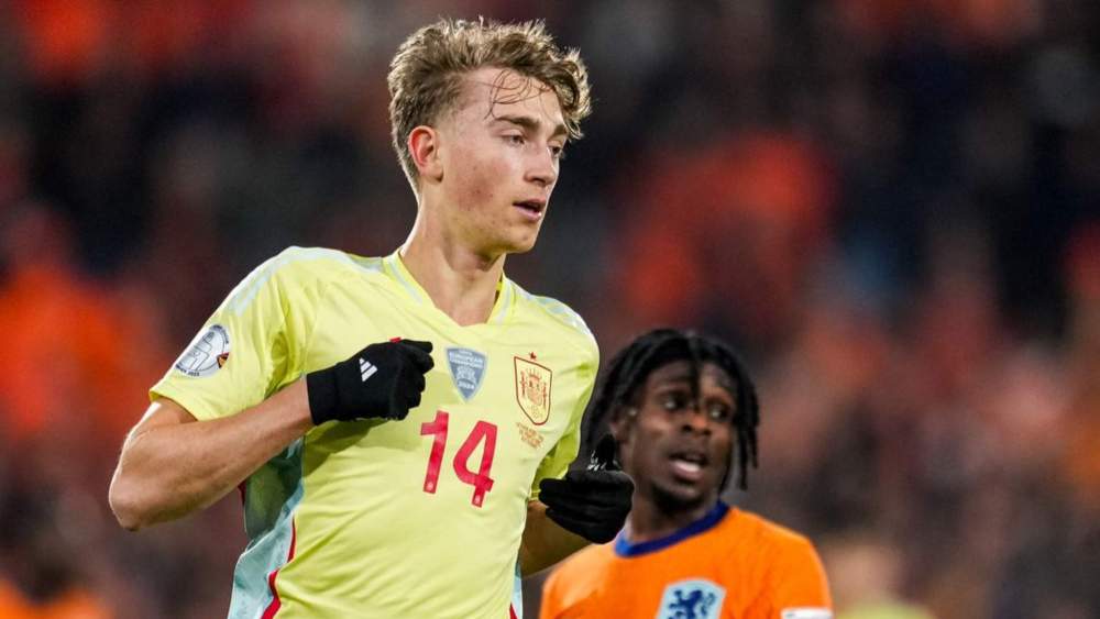 Dean Huijsen, durante un partido reciente con la Selección española.