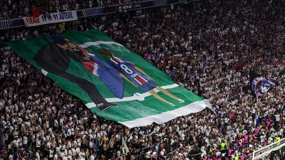 El precioso tifo de la afición del PSG El precioso tifo de la afición del PSG