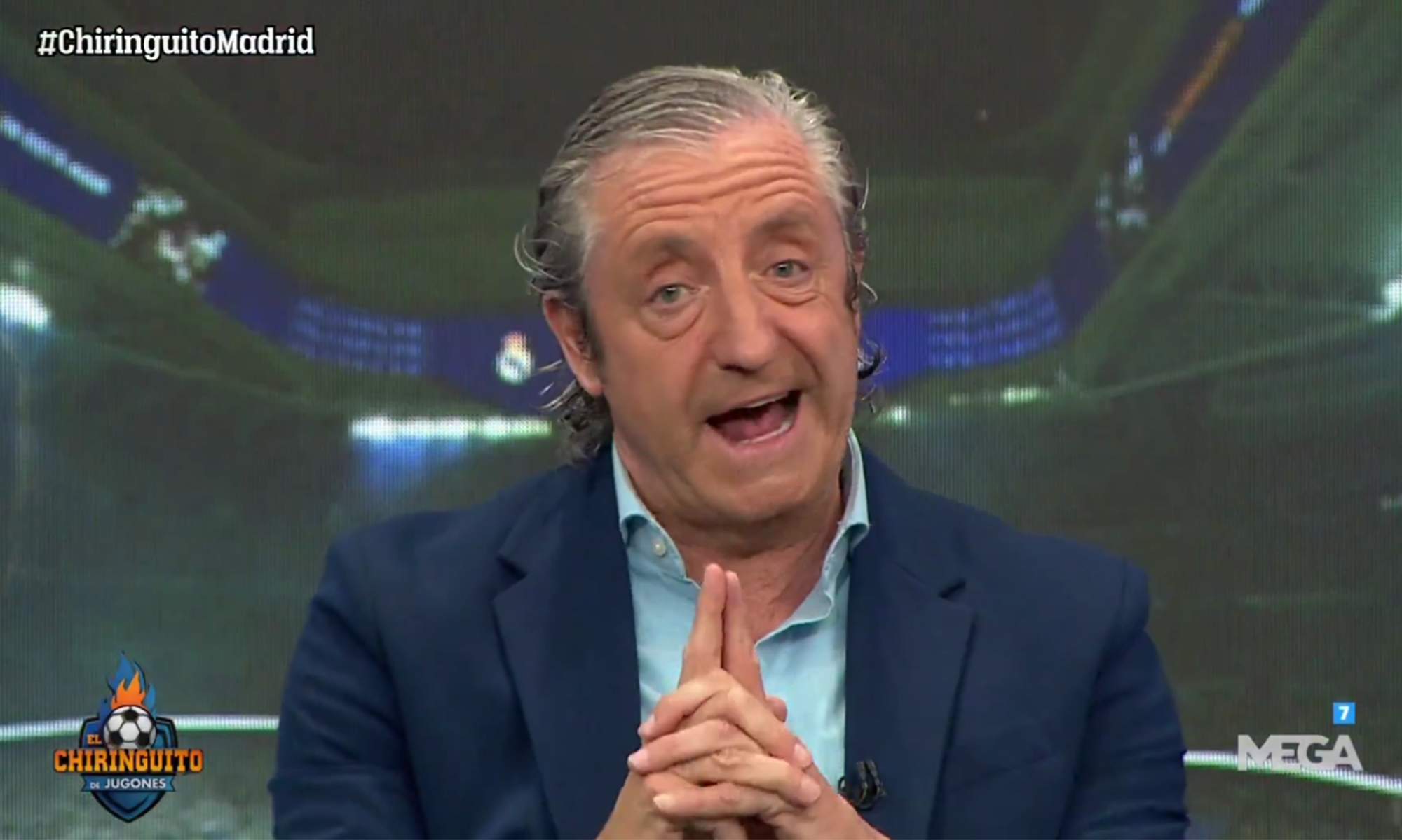 Josep Pedrerol dando una noticia sobre el Real Madrid en El Chiringuito.
