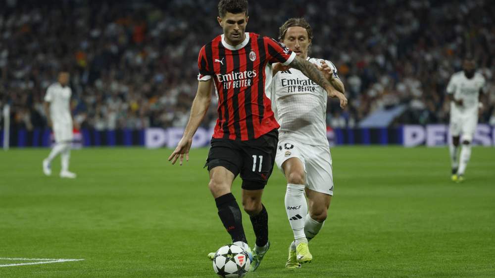 Luka Modric compitiendo un balón con Pulisic en un Real Madrid - Milan de Champions. Luka Modric compitiendo un balón con Pulisic en un Real Madrid - Milan de Champions.