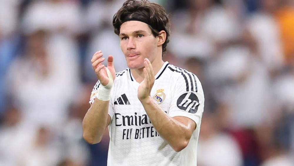 Fran García jugando con el Real Madrid
