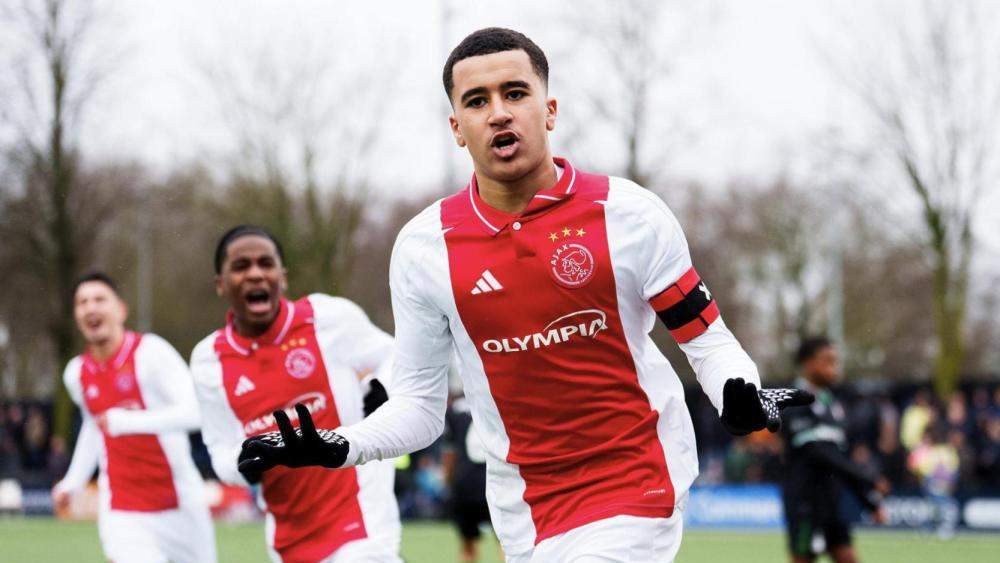 Abdellah Ouazane jugando con el Juvenil del Ajax