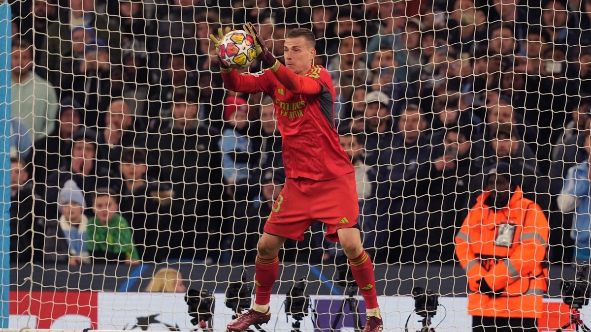 Lunin parando el penalti a Bruno Fernández