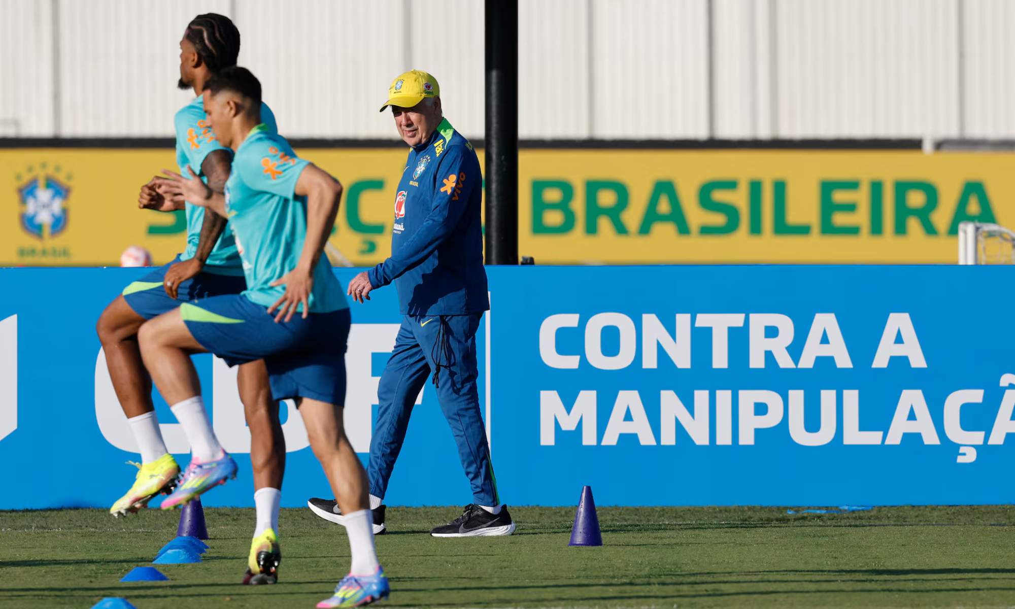 Carlo Ancelotti dirigió este lunes su primer entrenamiento con la Selección brasileña.