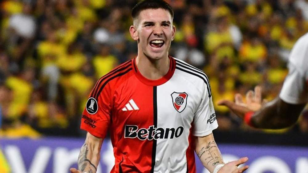 Franco Mastantuono jugando con el River Franco Mastantuono jugando con el River
