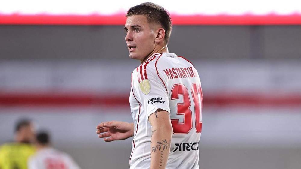 Franco Mastantuono jugando con el Riveeer
