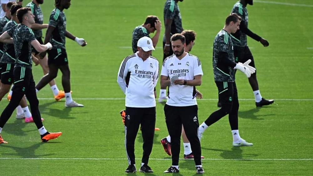 Ancelotti y Davide durante un entrenamiento