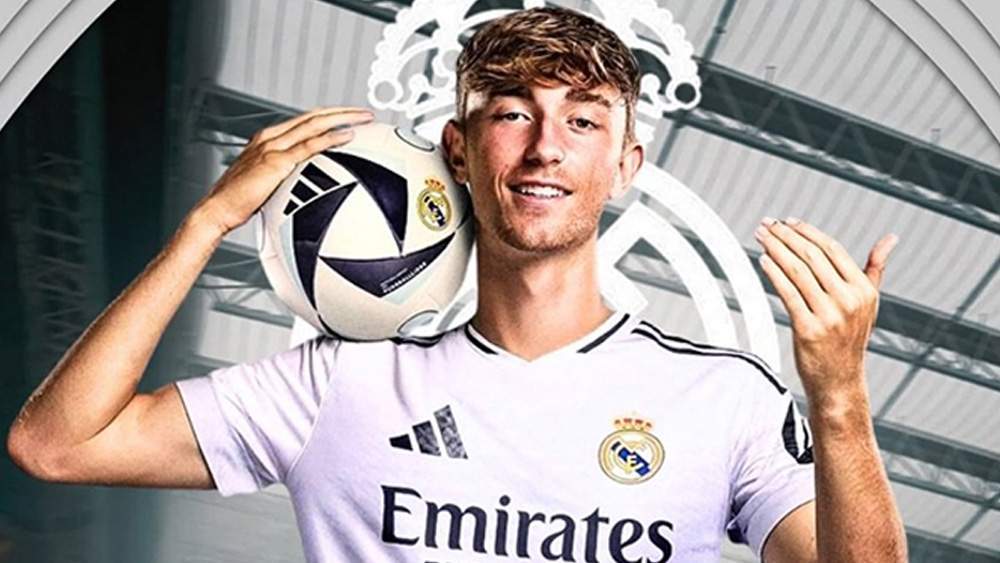 Huijsen con la camiseta del Real Madrid (montaje)