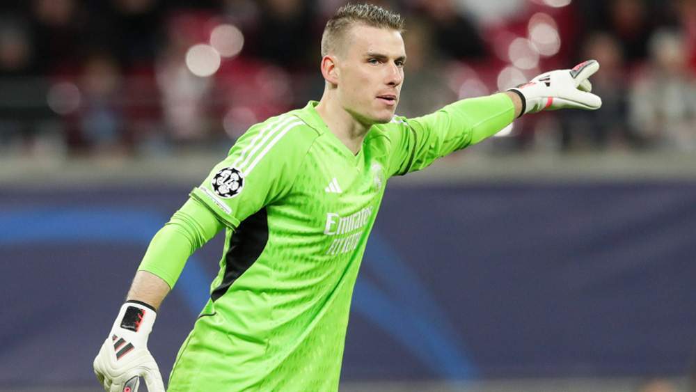 Lunin jugando con el Real Madrid Lunin jugando con el Real Madrid