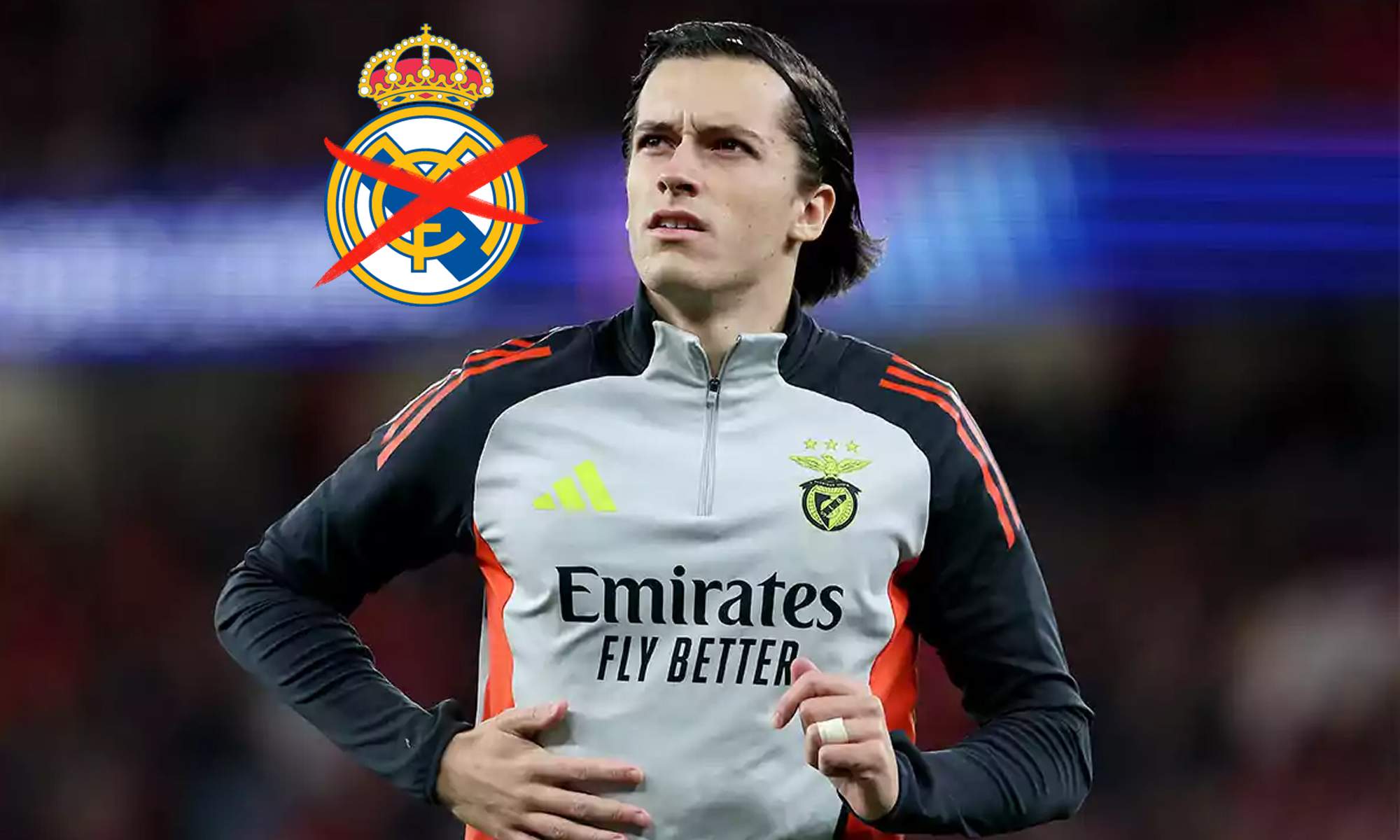 Álvaro Carreras y un escudo del Real Madrid tachado.