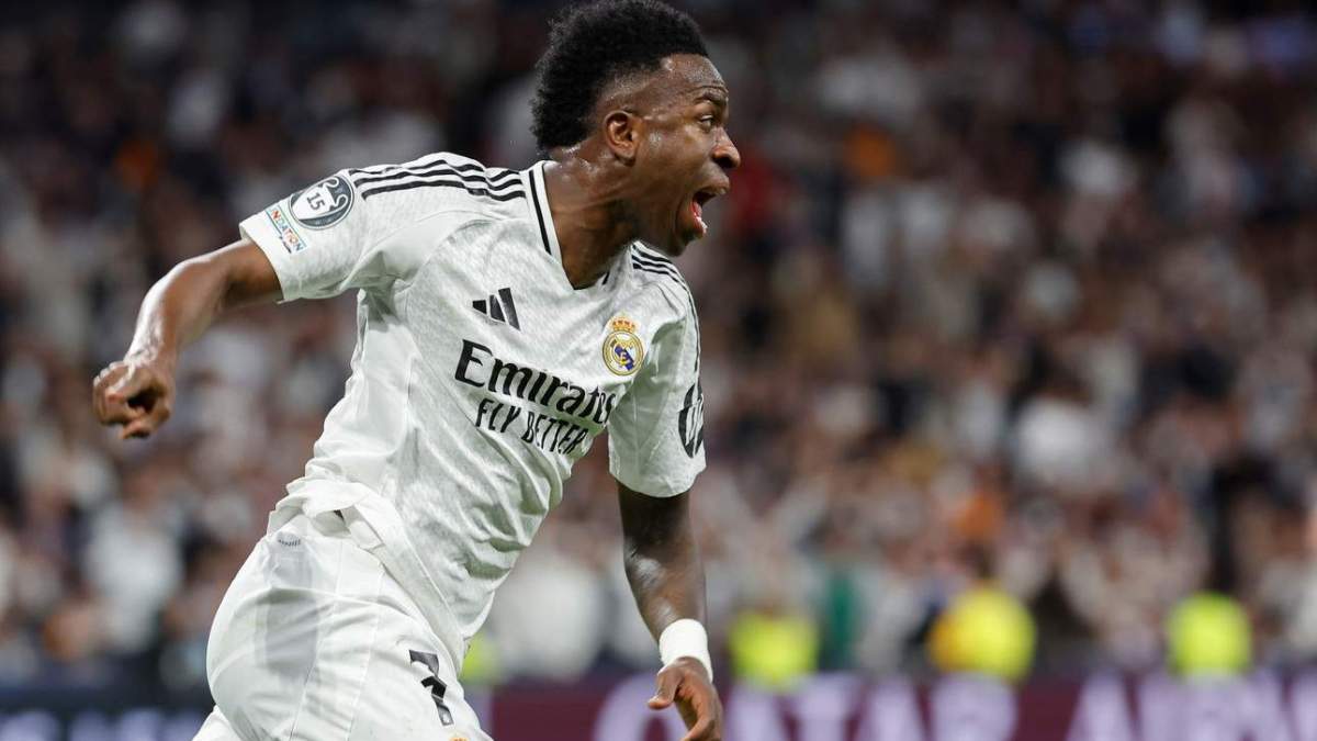 Vinicius celebrando su gol ante el Arsenal