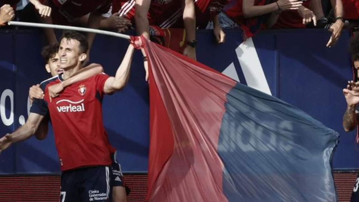 Budimir celebrando un gol con el CA Osasuna