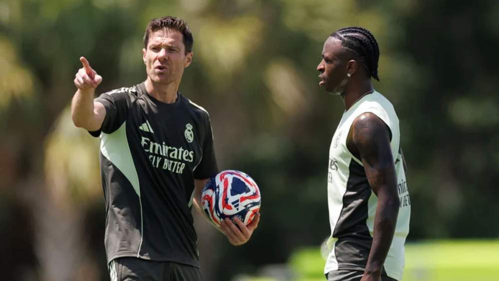 Xabi Alonso y Vinicius Junior, durante el entrenamiento de este domingo que el Real Madrid ha tenido en Florida.