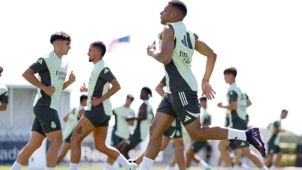 Entrenamiento de este domingo del Real Madrid en Estados Unidos, con Kylian Mbappé en primer plano. Entrenamiento de este domingo del Real Madrid en Estados Unidos, con Kylian Mbappé en primer plano.