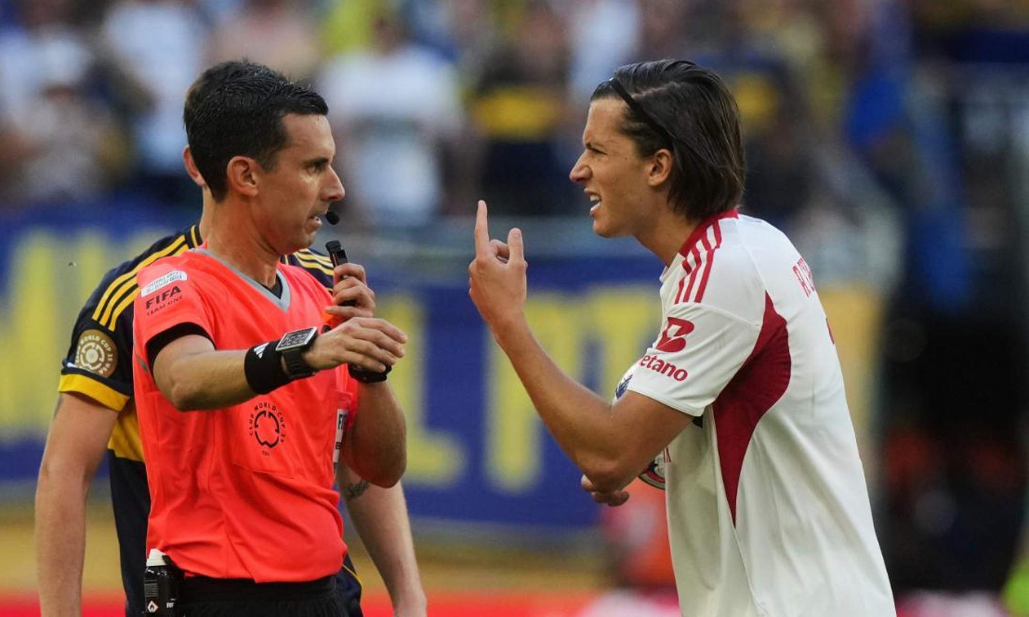 Álvaro Carreras en su primer partido en el Mundial de Clubes.