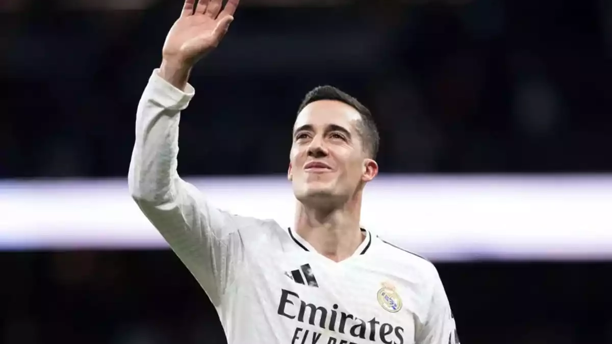 lucas vazquez saludo aficion realmadrid