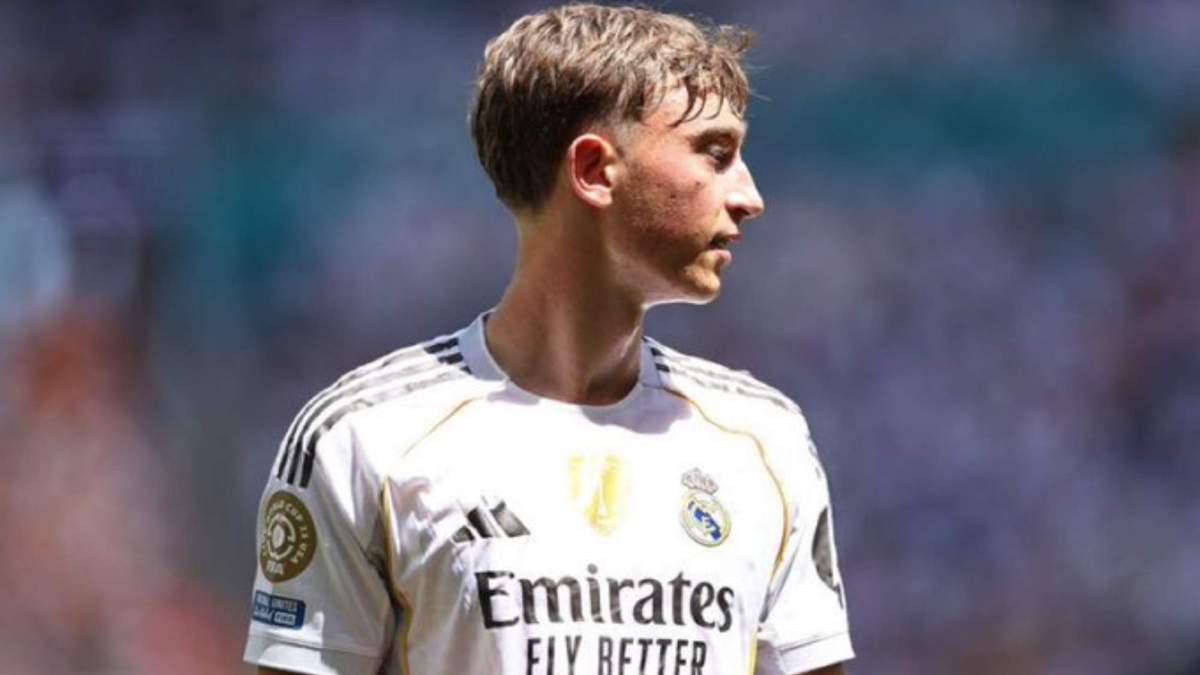 Dean Huiijsen en su debut