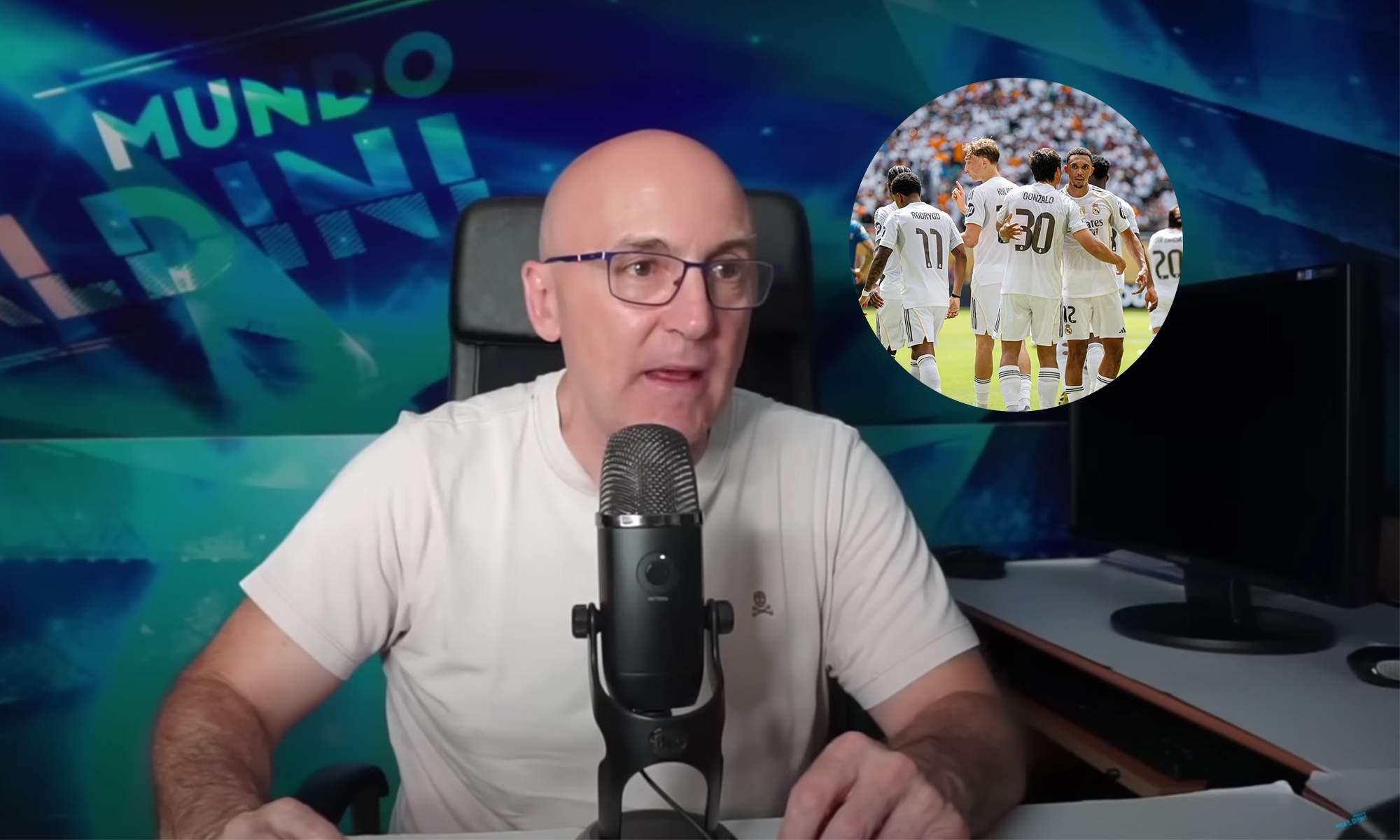Maldini y una foto de los jugadores del Real Madrid celebrando un gol.