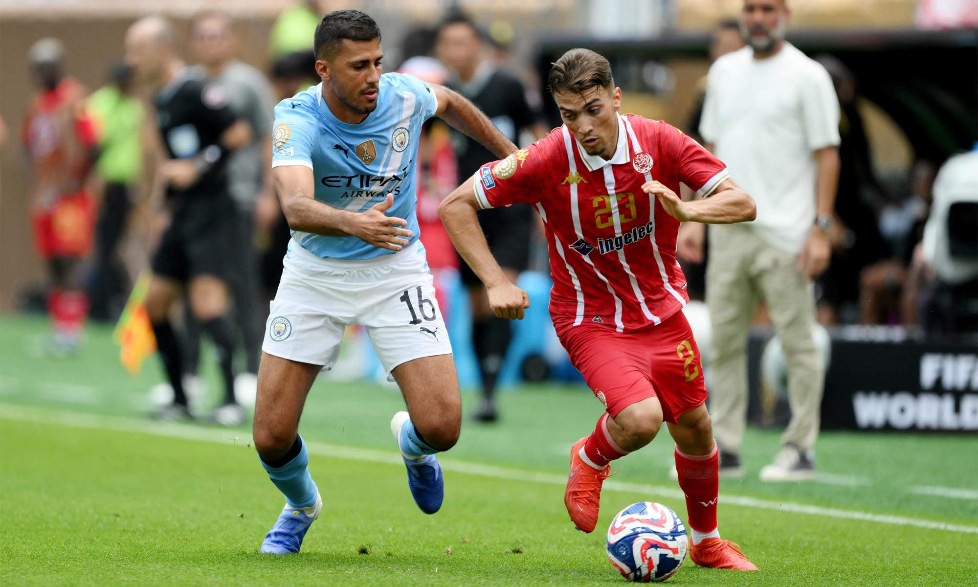 Rodri Hernández jugando un partido en el Mundial con el Manchester City. 