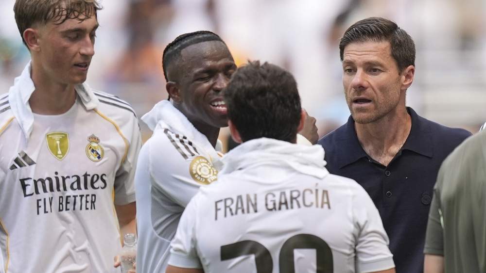 Xabi Alonso ante el Al Hilal Xabi Alonso ante el Al Hilal