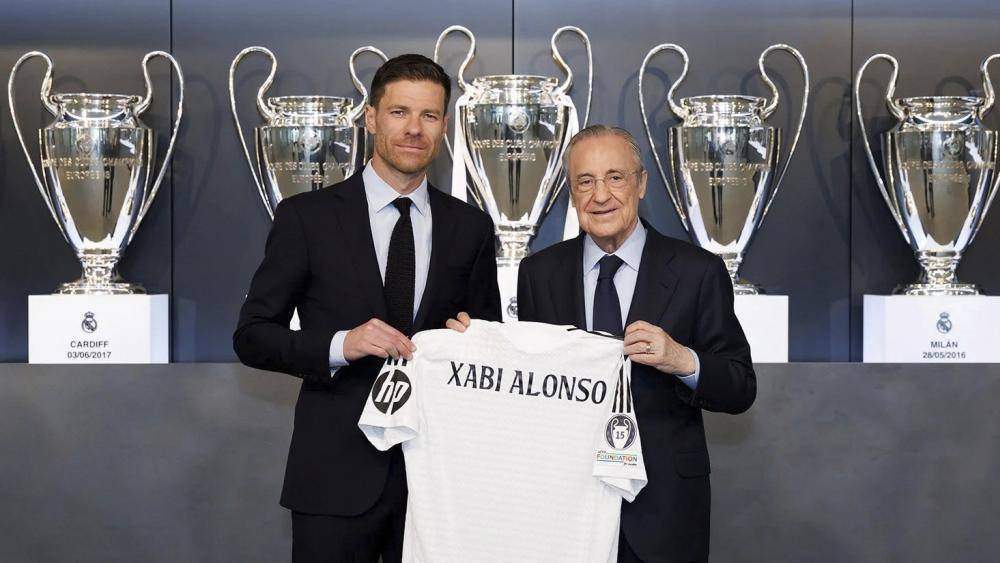 Xabi Alonso y Florentino el día de la presentación