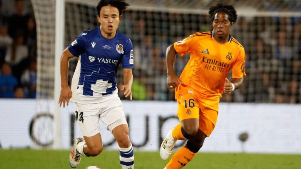 Take Kubo, junto a Endrick, en un encuentro entre la Real Sociedad y el Real Madrid durante esta temporada.