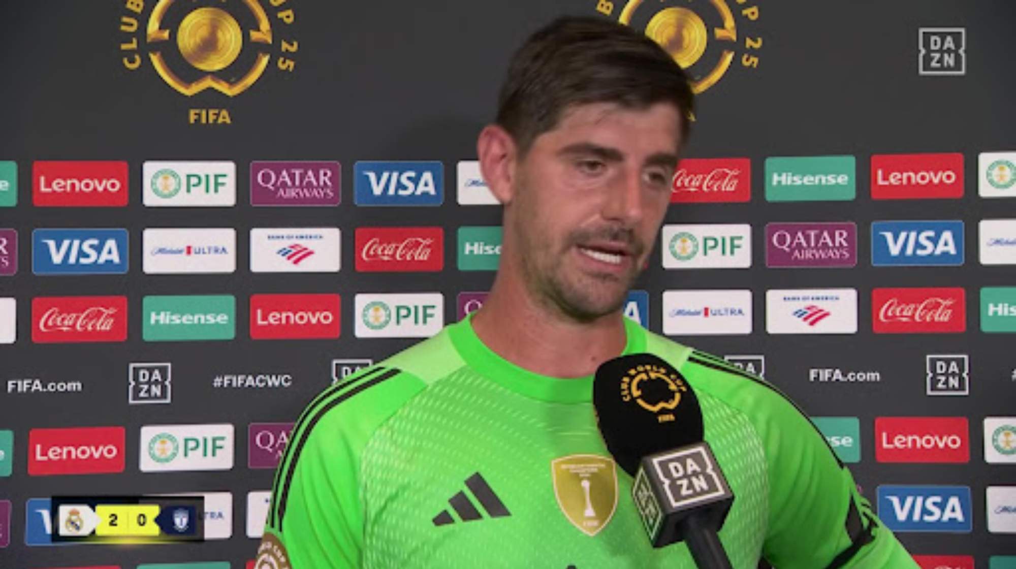 Bronca de Courtois a Asencio por su roja contra el Pachuca. 