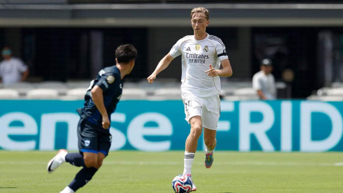 Dean Huijsen durante el Real Madrid Pachuca