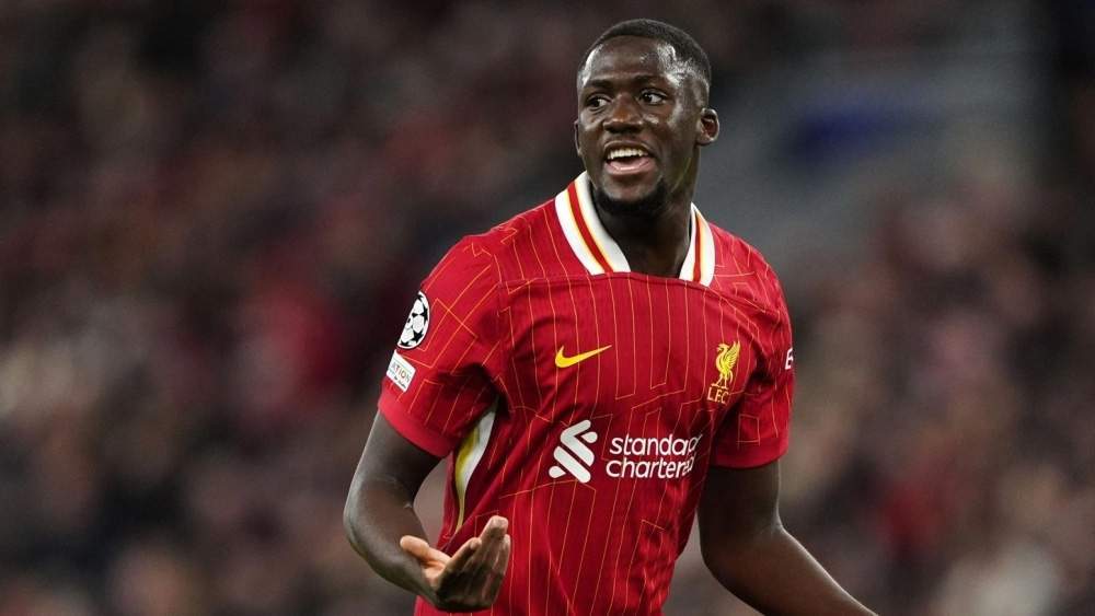 Konaté jugando con el Liverpool