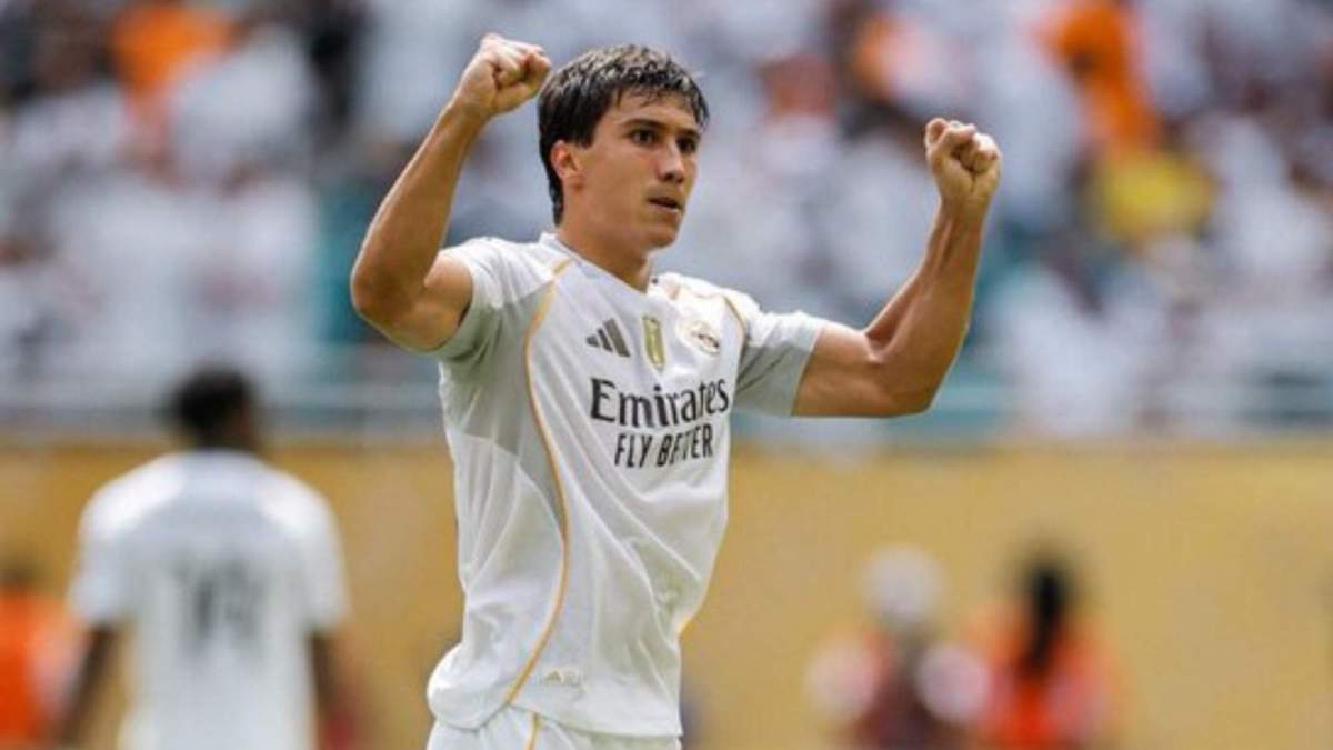 Gonzalo García festejando su tanto frente el Al Hilal