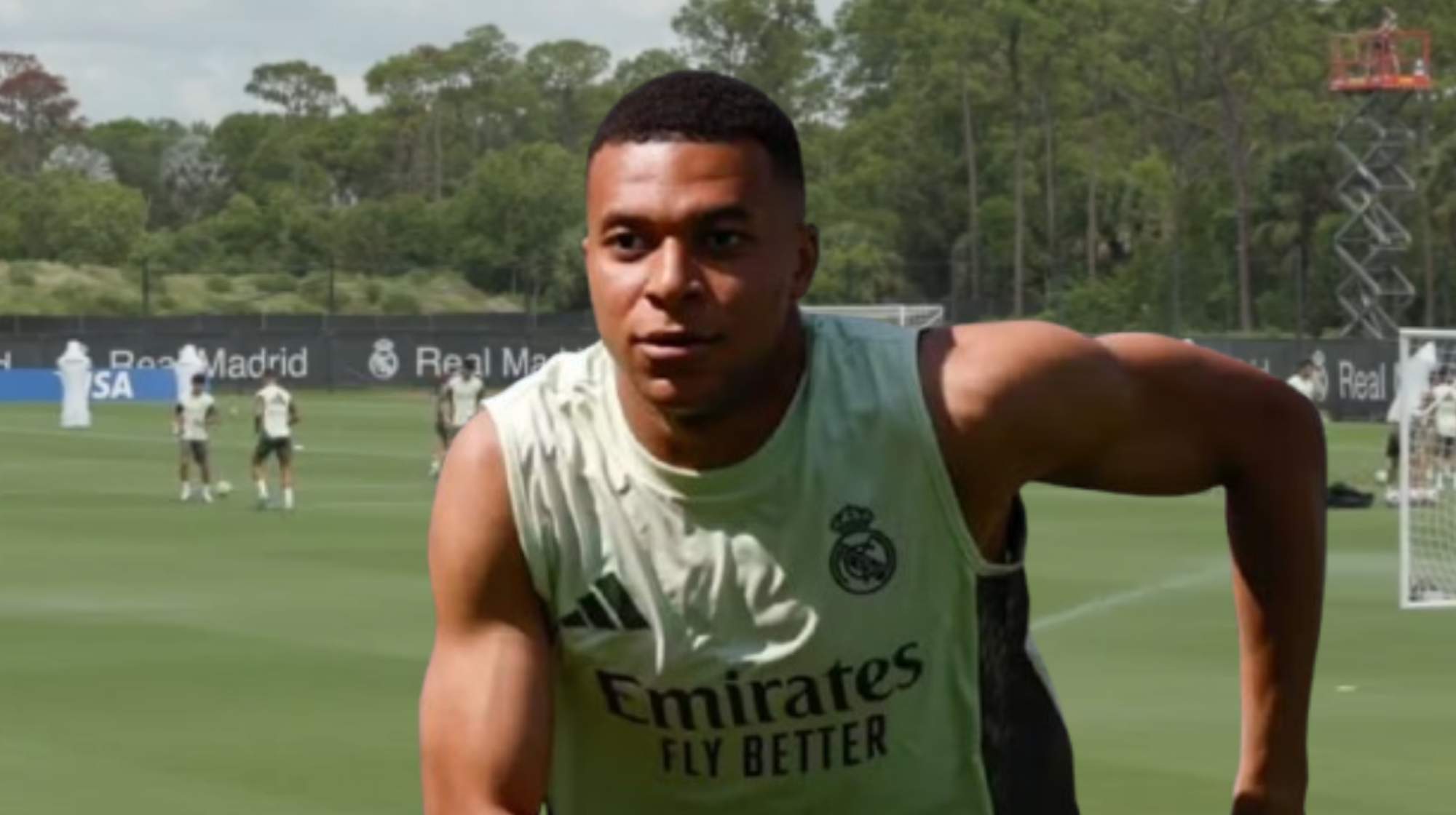 Kylian Mbappé y un paso más para debutar con Xabi Alonso. 