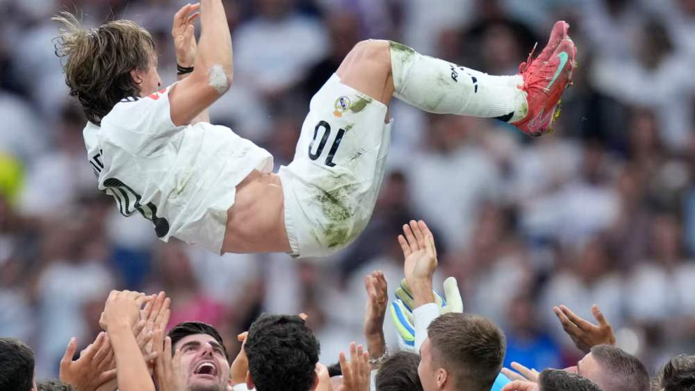 luka modric manteado compañeros luka modric manteado compañeros