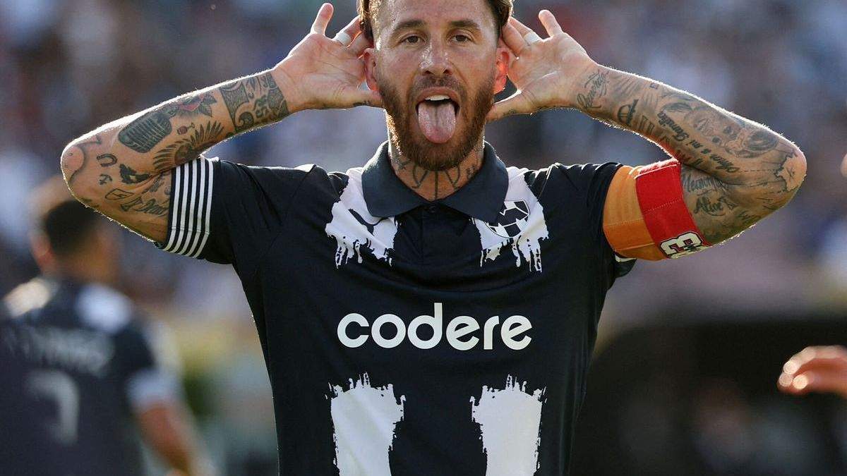 Sergio Ramos celebrando un gol con el Monterrey