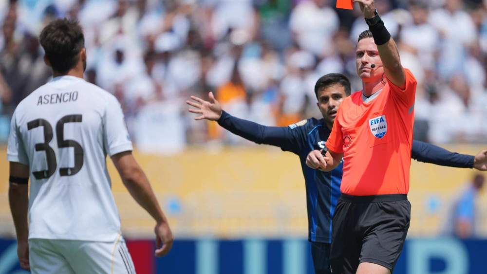Raúl Asencio sufrió una expulsión rigurosa ante el Pachuca en el segundo partido del Madrid en el Mundial de Clubes.