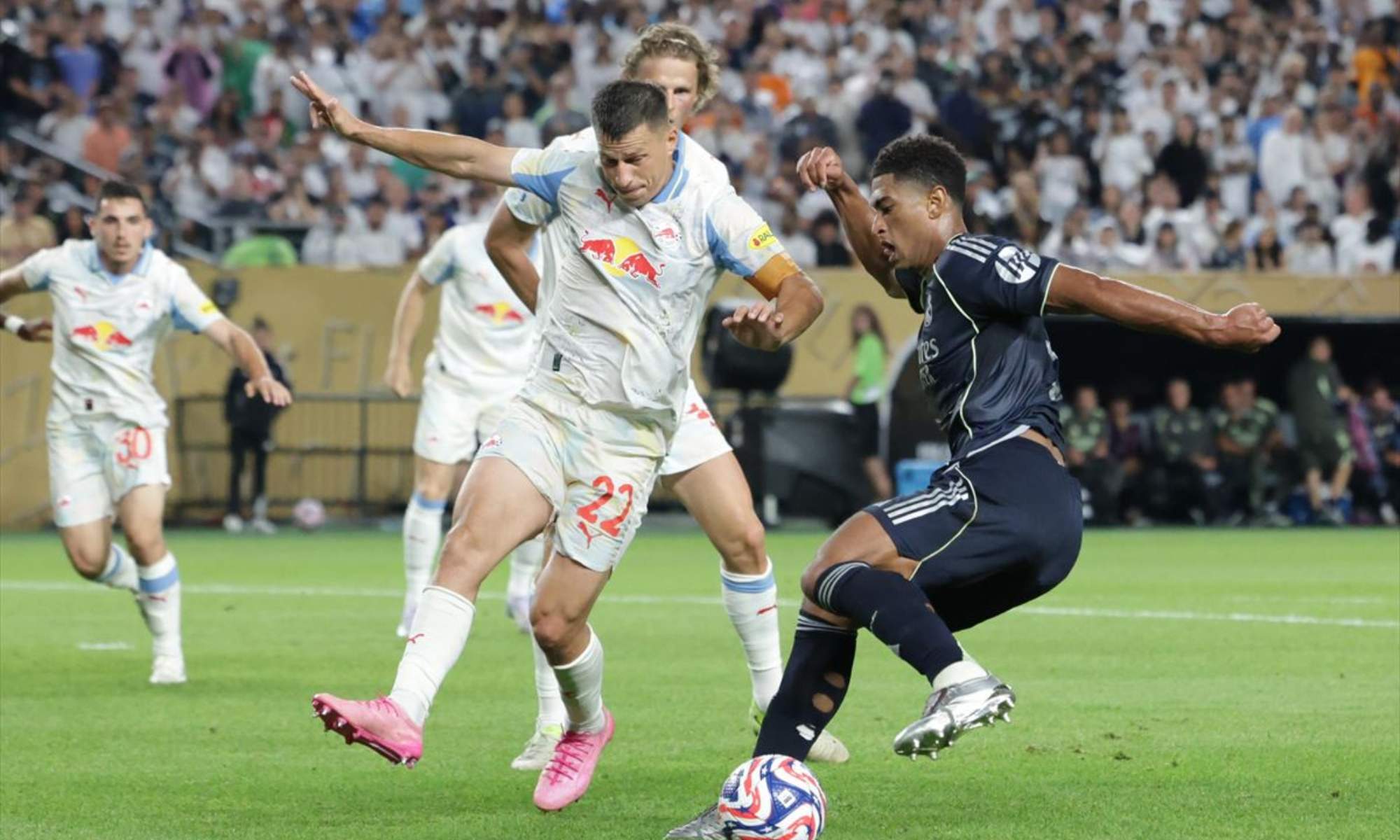 En el Real Madrid están molestos con la FIFA por lo que ocurrió después de su partido ante el Salzburgo